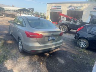 2015 Ford Focus SE - Exterior Rear Left Corner Image